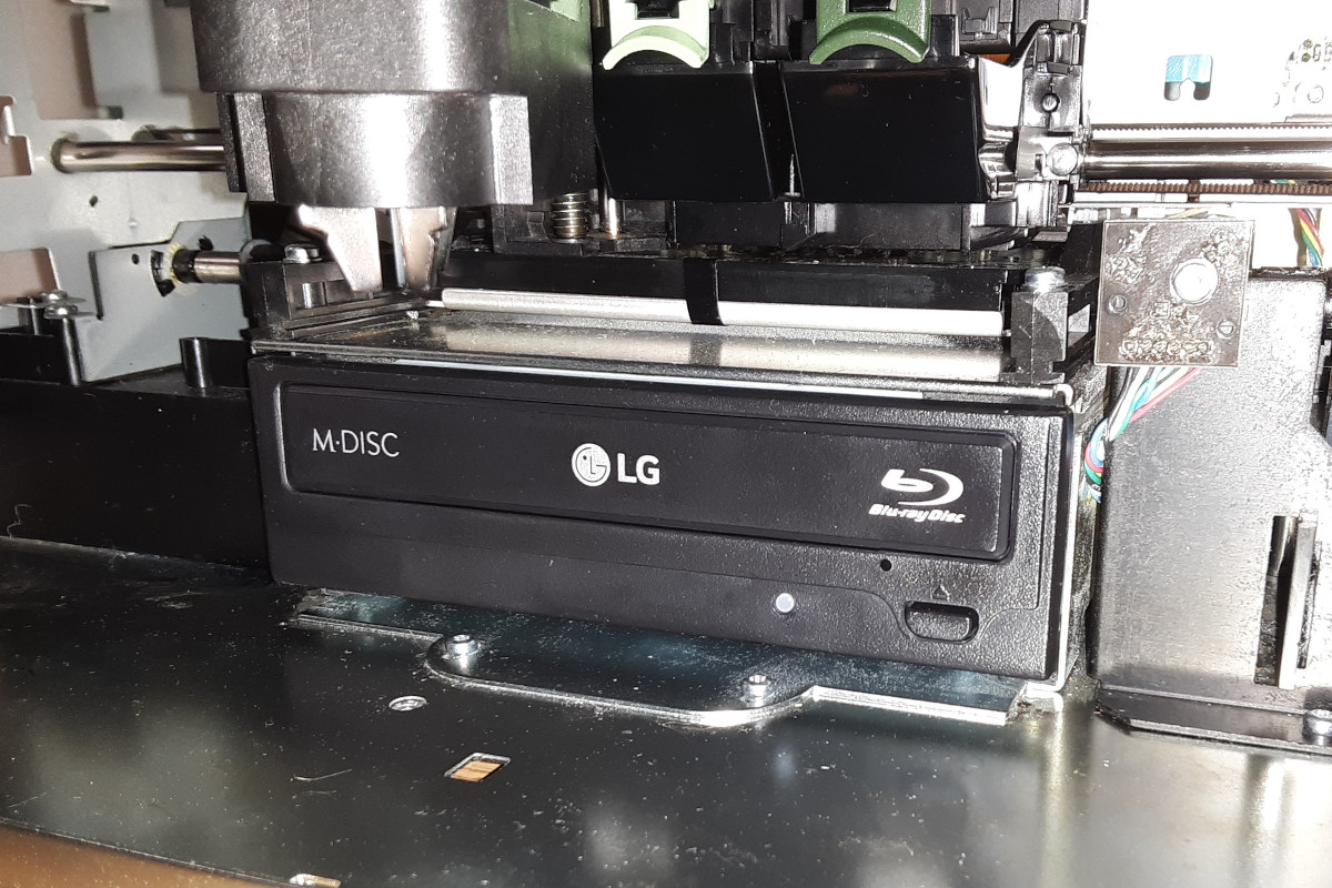 Primera Bravo II – M-Disc Upgrade Close up of the installed M-Disc Drive